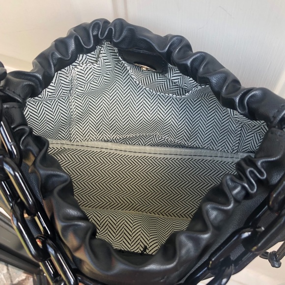 XOXO Soft Vegan Leather can wear in two ways Tote Purse & Crossbody Bag. - Picture 8 of 10